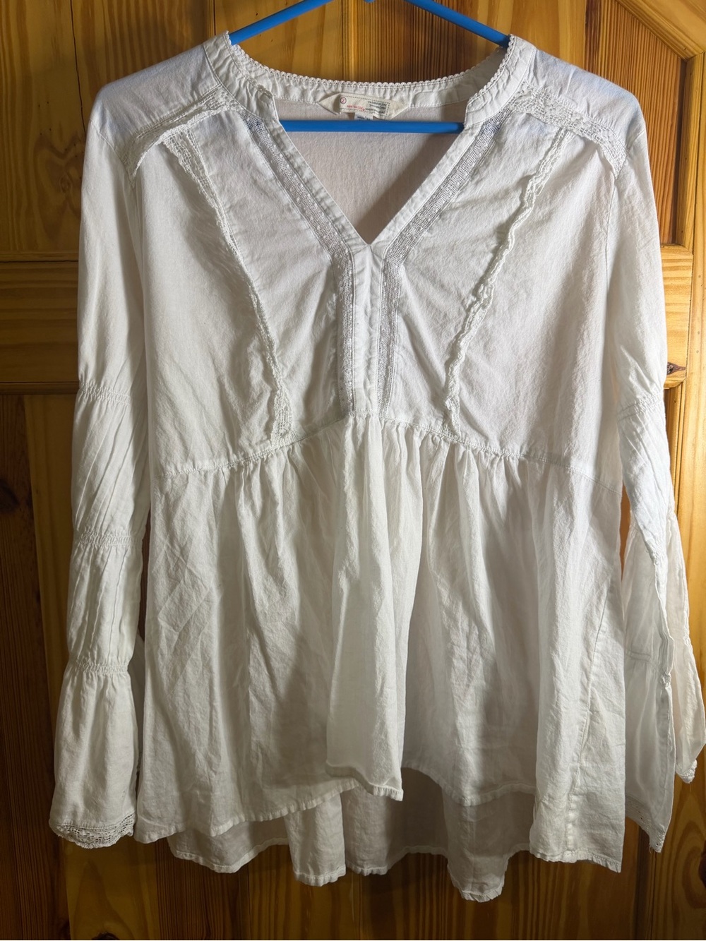 Women's White Long-Sleeve V-Neck Peasant Top